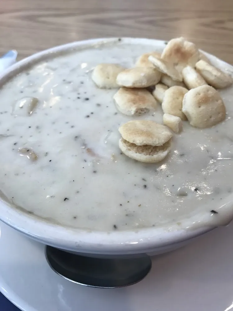 Creamy White or Red Clam Chowder
